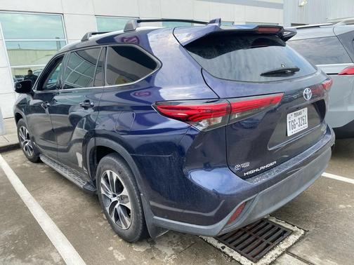 2022 Toyota Highlander Hybrid XLE
