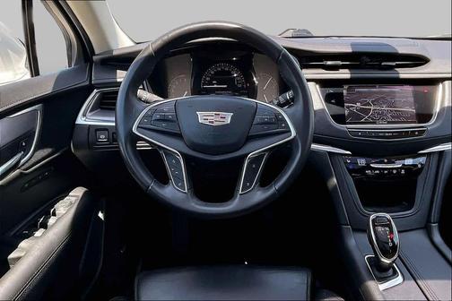 Crystal White Tricoat 2017 Cadillac XT5 Premium Luxury