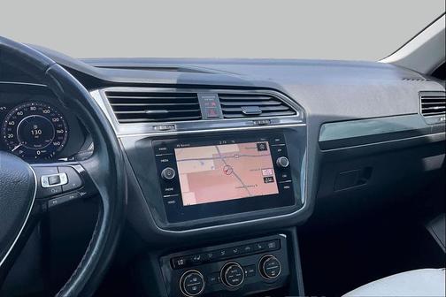Deep Black Pearl Metallic 2018 Volkswagen Tiguan 2.0T SEL