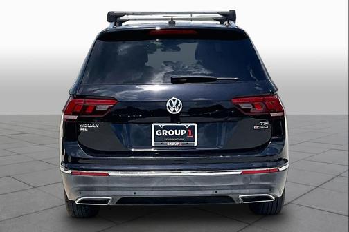 Deep Black Pearl Metallic 2018 Volkswagen Tiguan 2.0T SEL