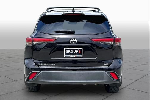 Opulent Amber 2022 Toyota Highlander XLE