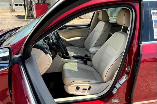 2016 Volkswagen Passat 1.8T SE