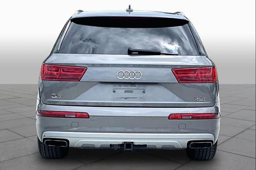 Graphite Gray Metallic 2017 Audi Q7 3.0T Premium