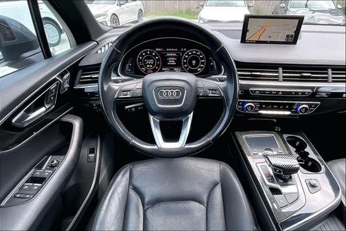Graphite Gray Metallic 2017 Audi Q7 3.0T Premium
