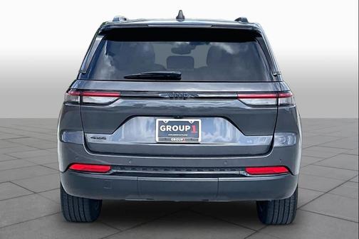 Baltic Gray Metallic Clearcoat 2023 Jeep Grand Cherokee Altitude
