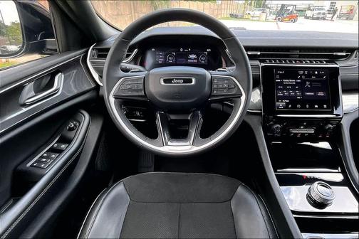 Baltic Gray Metallic Clearcoat 2023 Jeep Grand Cherokee Altitude
