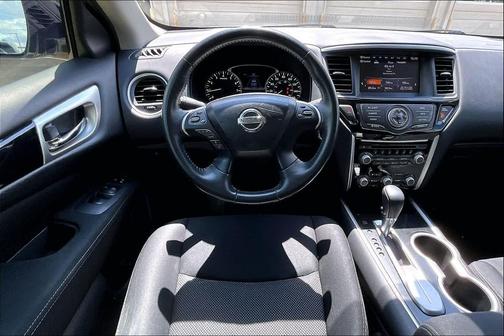 Pearl White 2017 Nissan Pathfinder SV