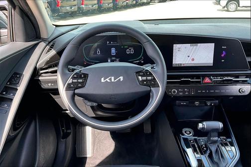 Cityscape Green 2023 Kia Niro EX