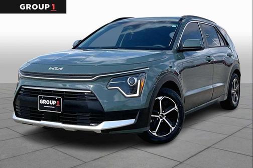 Cityscape Green 2023 Kia Niro EX