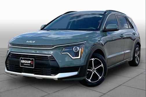 Cityscape Green 2023 Kia Niro EX