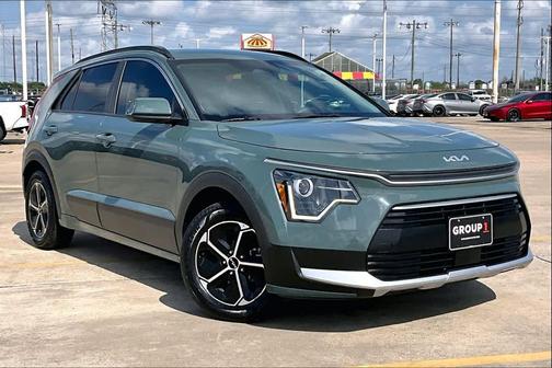 Cityscape Green 2023 Kia Niro EX