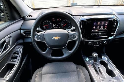 Mosaic Black Metallic 2020 Chevrolet Traverse LS