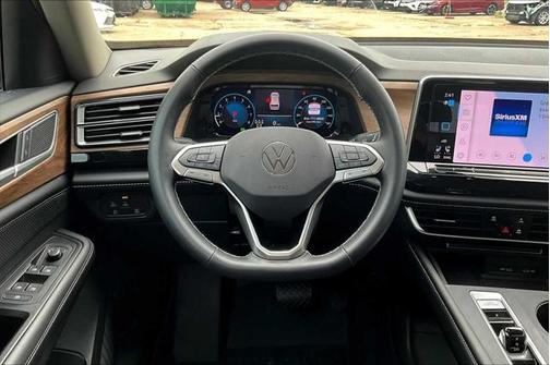 2024 Volkswagen Atlas 2.0T SE