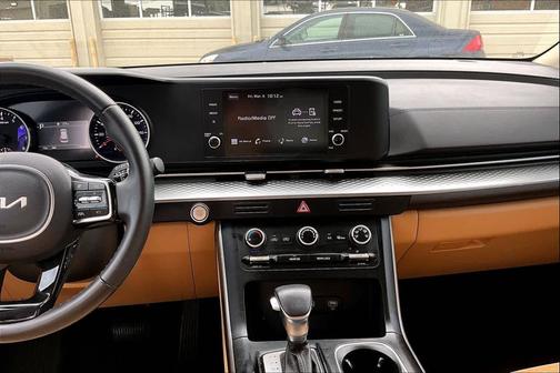 2024 Kia Carnival LX