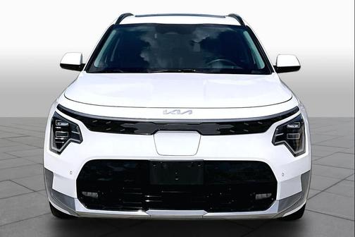 Snow White Pearl 2023 Kia Niro EV Wave