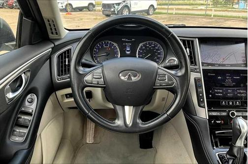 2015 INFINITI Q50 Premium