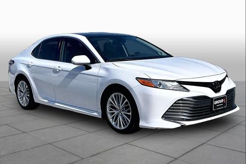 Super White 2020 Toyota Camry XLE