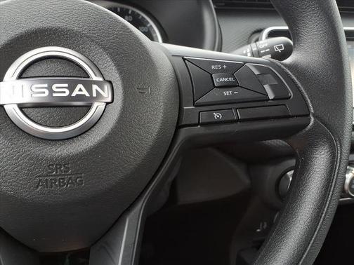 Gun Metallic 2025 Nissan Kicks Play S