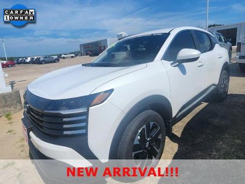 Aspen White Tri 2025 Nissan Kicks SV