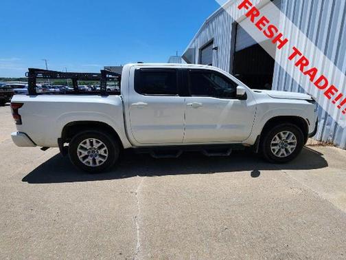 Glacier White 2023 Nissan Frontier SV