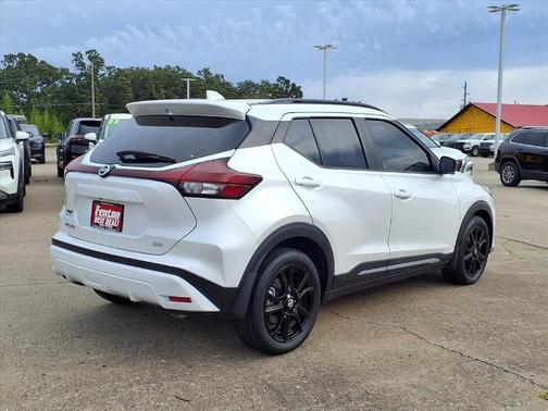2021 Nissan Kicks SR