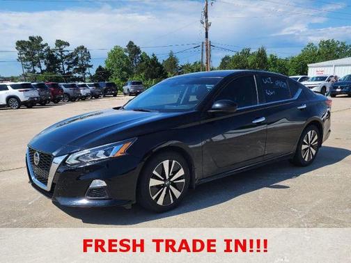 Black 2022 Nissan Altima 2.5 SV