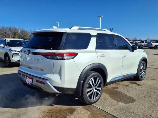 2023 Nissan Pathfinder Platinum