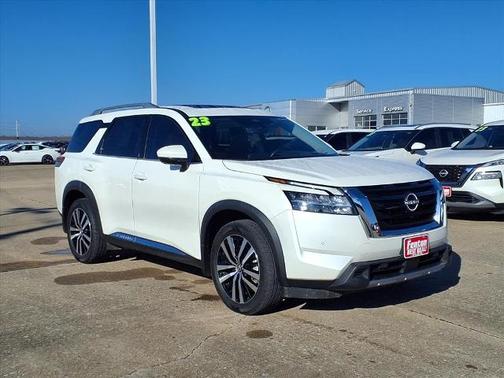 2023 Nissan Pathfinder Platinum