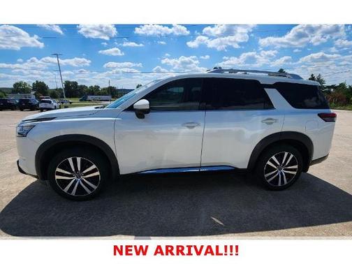 2023 Nissan Pathfinder Platinum