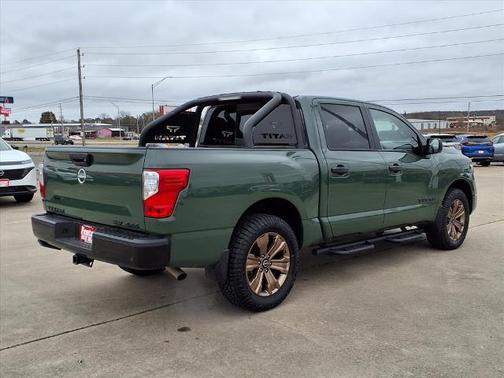 2024 Nissan Titan SV