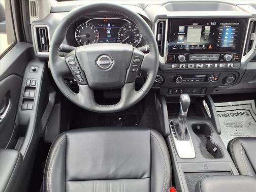 2025 Nissan Frontier SL
