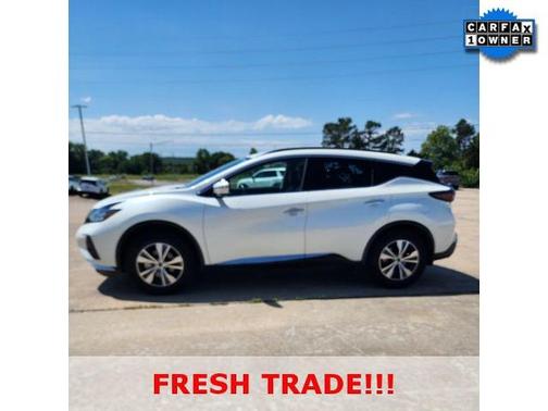 White 2023 Nissan Murano SV