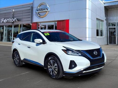 White 2023 Nissan Murano SV
