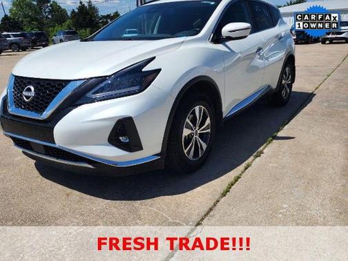 White 2023 Nissan Murano SV