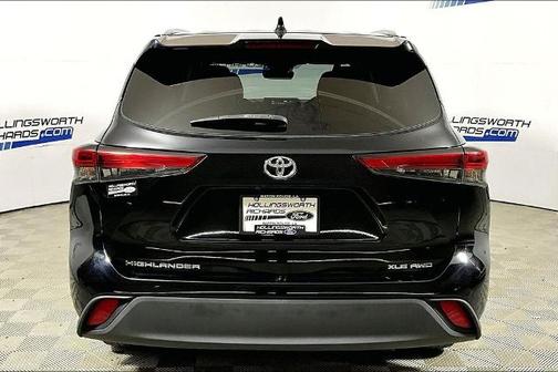 Black 2021 Toyota Highlander XLE