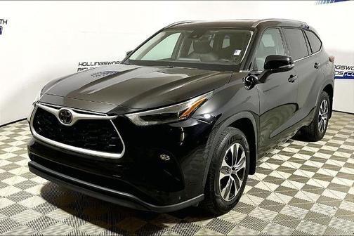 Black 2021 Toyota Highlander XLE