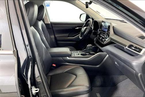 Black 2021 Toyota Highlander XLE