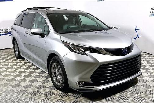 Silver 2023 Toyota Sienna XLE 8 PASSENGER