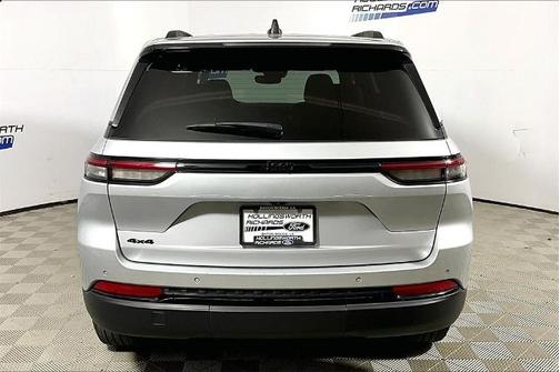 2024 Jeep Grand Cherokee LAREDO