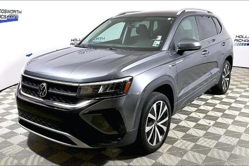 Platinum Gray Metallic 2022 Volkswagen Taos 1.5T SE