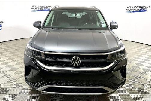 Platinum Gray Metallic 2022 Volkswagen Taos 1.5T SE