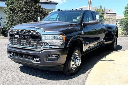 Granite Crystal Clearcoat Metallic 2022 RAM 3500 LIMITED