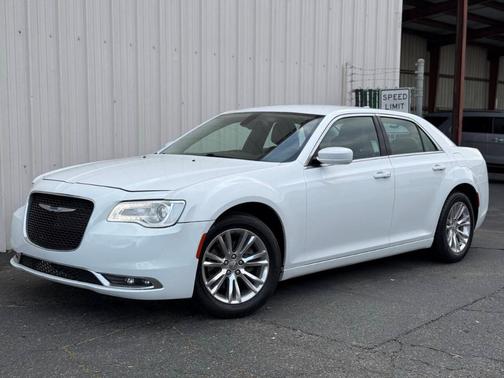 White 2016 Chrysler 300 Limited