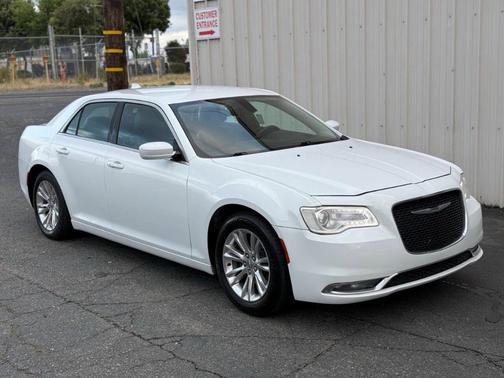 White 2016 Chrysler 300 Limited