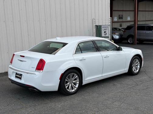 White 2016 Chrysler 300 Limited
