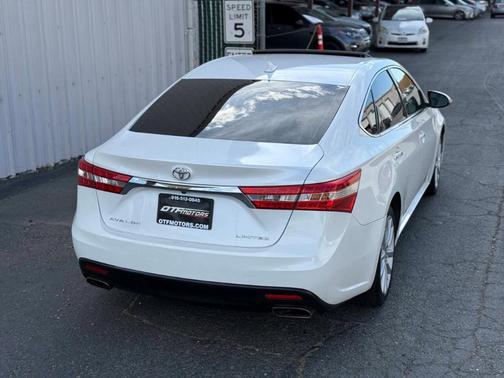 White 2015 Toyota Avalon Limited