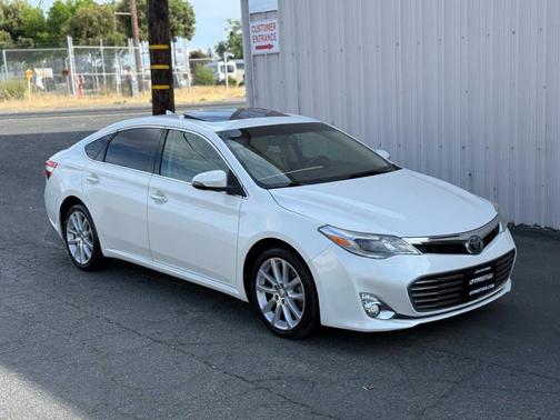 White 2015 Toyota Avalon Limited