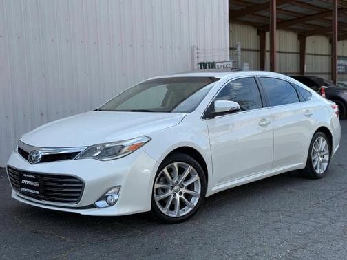 White 2015 Toyota Avalon Limited