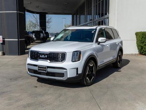 White 2023 Kia Telluride EX