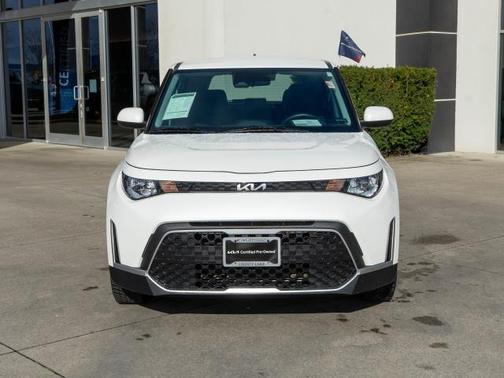 White 2023 Kia Soul LX